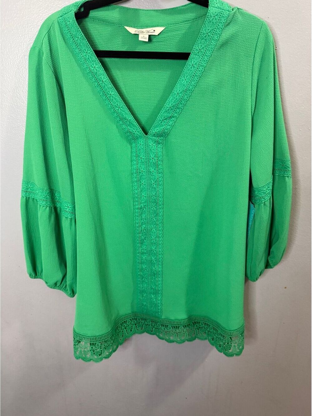 91.  (NWT) green boho blouse PTP 23